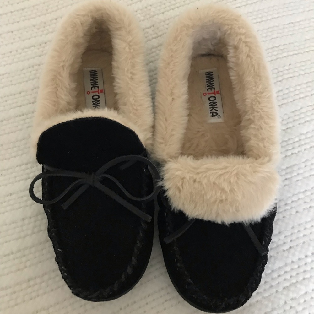 Minnetonka black moccasins